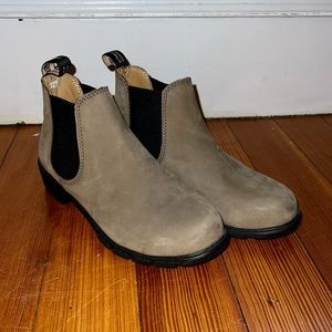 Blundstone Ankle Style - Women’s 6.5 in Stone Nubuck